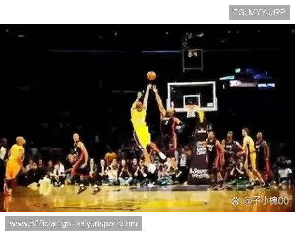 季后赛阶段防守阵型针对核心球星的针对性包夹策略